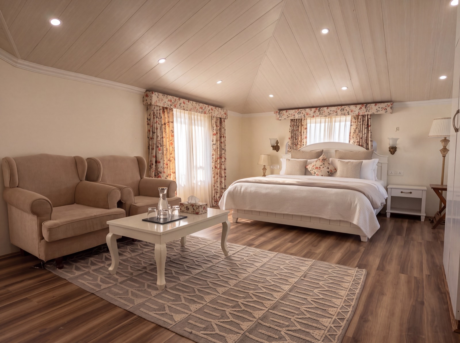 Manasbal — interior