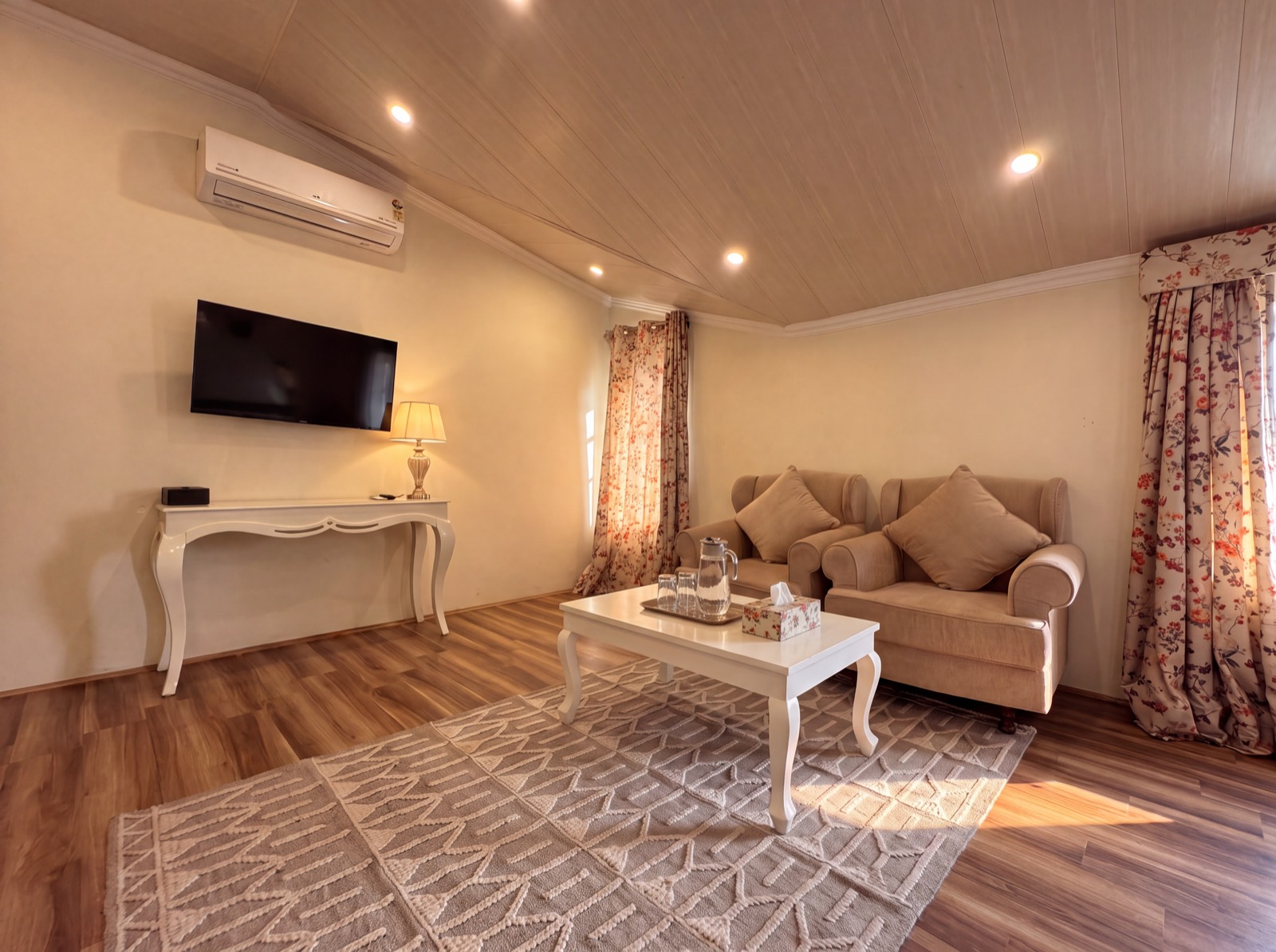 Manasbal — interior