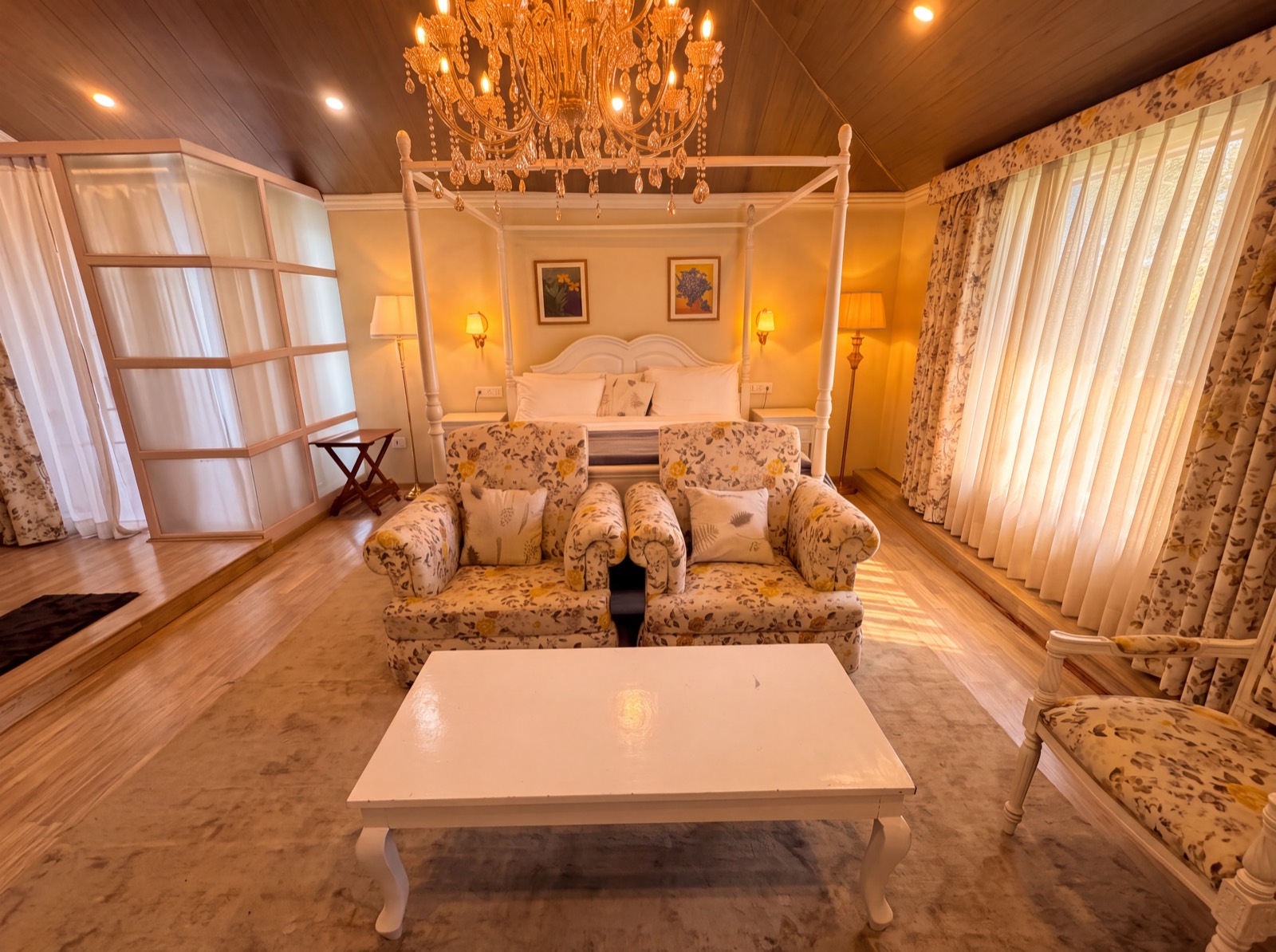 Chinar — interior