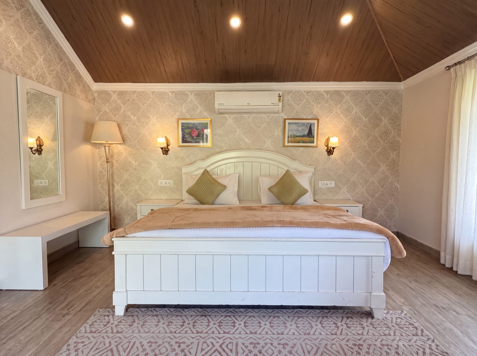 Badam — interior