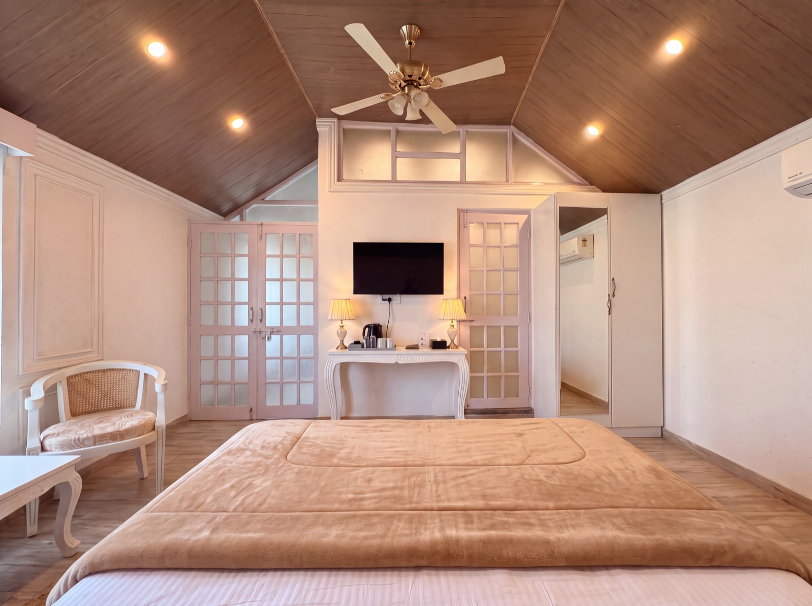 Naseem — interior